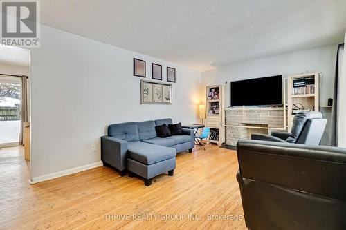 1215 Michael Street, London, ON - Indoor Photo Showing Living Room With Fireplace