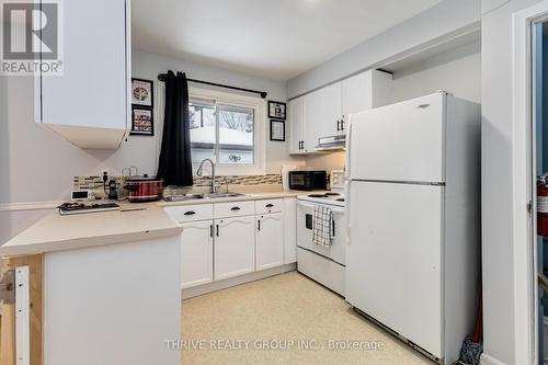 1215 Michael Street, London, ON - Indoor Photo Showing Kitchen