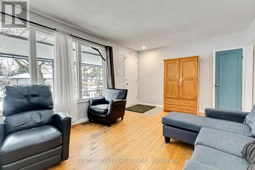 1215 Michael Street, London, ON - Indoor Photo Showing Living Room