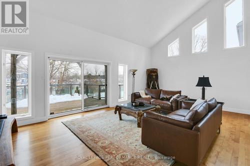 6099 James Bell Drive, Ottawa, ON - Indoor Photo Showing Living Room