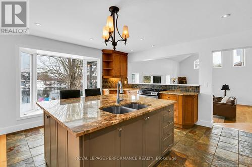 6099 James Bell Drive, Ottawa, ON - Indoor Photo Showing Kitchen With Double Sink