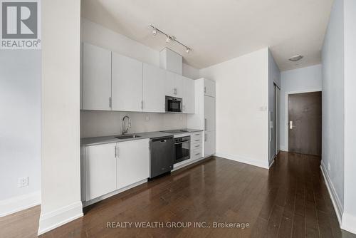 Ph222 - 460 Adelaide Street, Toronto, ON - Indoor Photo Showing Kitchen