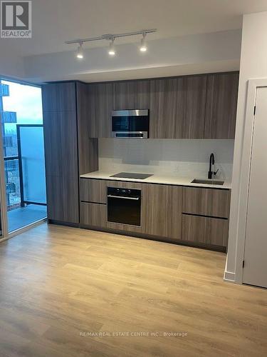 1807 - 127 Broadway Avenue, Toronto, ON - Indoor Photo Showing Kitchen