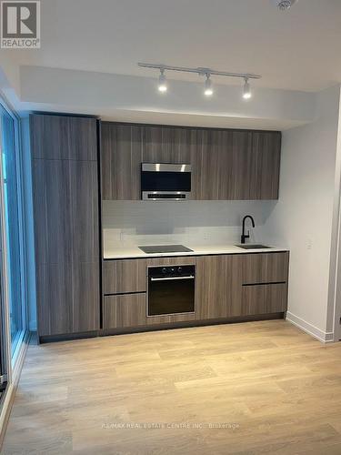 1807 - 127 Broadway Avenue, Toronto, ON - Indoor Photo Showing Kitchen