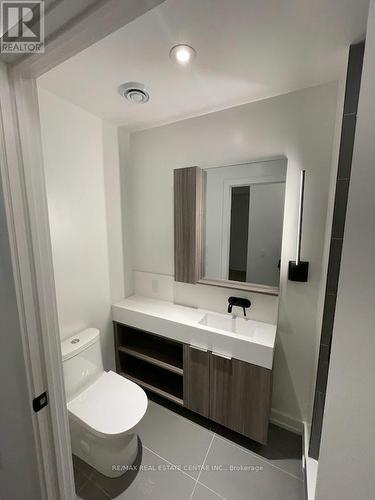 1807 - 127 Broadway Avenue, Toronto, ON - Indoor Photo Showing Bathroom