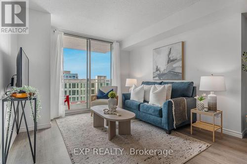 7I - 8 Rosebank Drive, Toronto, ON - Indoor Photo Showing Living Room