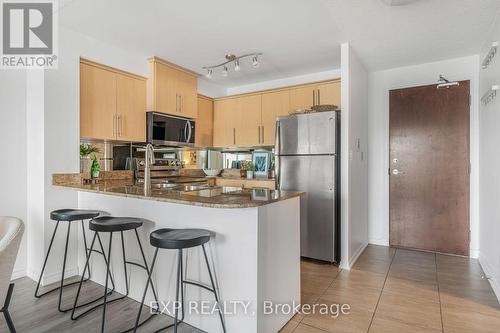 7I - 8 Rosebank Drive, Toronto, ON - Indoor Photo Showing Kitchen