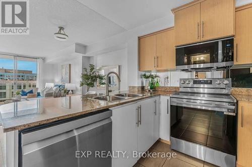 7I - 8 Rosebank Drive, Toronto, ON - Indoor Photo Showing Kitchen With Double Sink