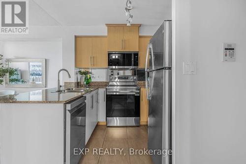 7I - 8 Rosebank Drive, Toronto, ON - Indoor Photo Showing Kitchen