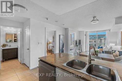 7I - 8 Rosebank Drive, Toronto, ON - Indoor Photo Showing Kitchen With Double Sink