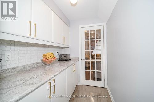 203 Beechborough Crescent, East Gwillimbury, ON - Indoor Photo Showing Kitchen