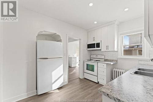 3310 Byng, Windsor, ON - Indoor Photo Showing Kitchen With Double Sink