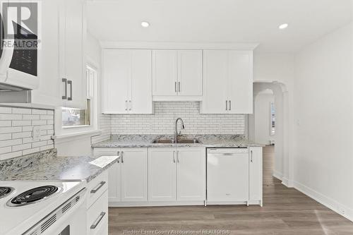 3310 Byng, Windsor, ON - Indoor Photo Showing Kitchen With Upgraded Kitchen