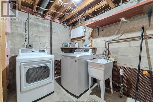 5414 Lassaline, Windsor, ON - Indoor Photo Showing Laundry Room