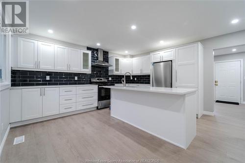 5414 Lassaline, Windsor, ON - Indoor Photo Showing Kitchen