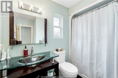 2574 George, Windsor, ON - Indoor Photo Showing Bathroom