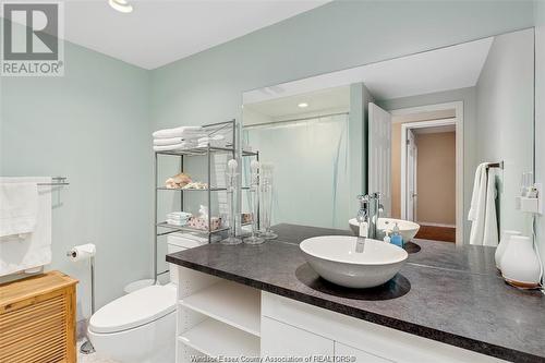 2574 George, Windsor, ON - Indoor Photo Showing Bathroom