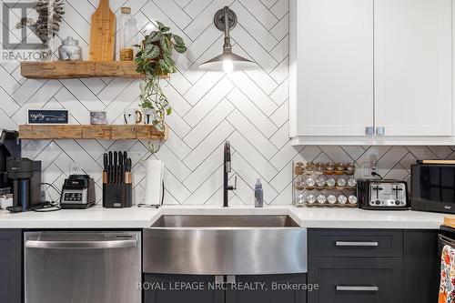 65 Parkview Road, St. Catharines (445 - Facer), ON - Indoor Photo Showing Kitchen