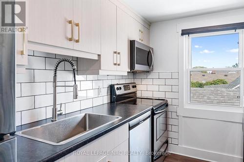 65 Parkview Road, St. Catharines (445 - Facer), ON - Indoor Photo Showing Kitchen