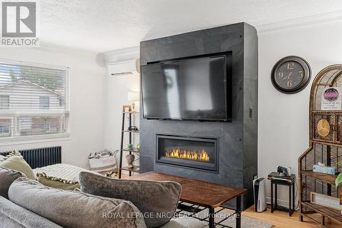 65 Parkview Road, St. Catharines (445 - Facer), ON - Indoor Photo Showing Living Room With Fireplace