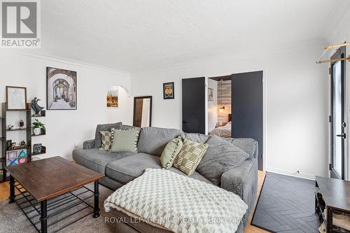 65 Parkview Road, St. Catharines (445 - Facer), ON - Indoor Photo Showing Living Room