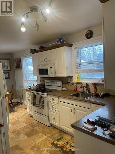 573 Steele Avenue, Peterborough (Otonabee), ON - Indoor Photo Showing Kitchen