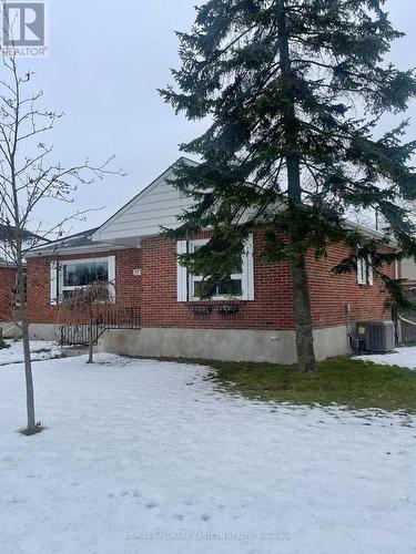 573 Steele Avenue, Peterborough (Otonabee), ON - Outdoor