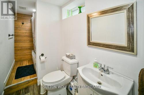 1471 Longwoods Road, Southwest Middlesex, ON - Indoor Photo Showing Bathroom