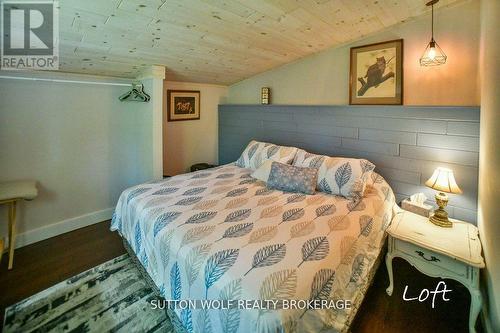 1471 Longwoods Road, Southwest Middlesex, ON - Indoor Photo Showing Bedroom