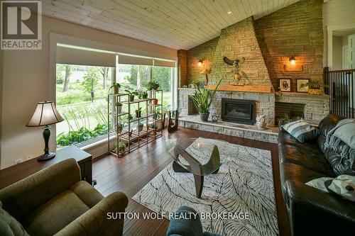 1471 Longwoods Road, Southwest Middlesex, ON - Indoor Photo Showing Living Room With Fireplace