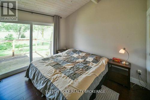 1471 Longwoods Road, Southwest Middlesex, ON - Indoor Photo Showing Bedroom