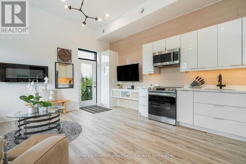 6903 36/37 Nottawasaga Side Road E, Clearview (Nottawa), ON - Indoor Photo Showing Kitchen