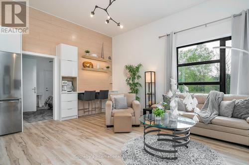 6903 36/37 Nottawasaga Side Road E, Clearview (Nottawa), ON - Indoor Photo Showing Living Room