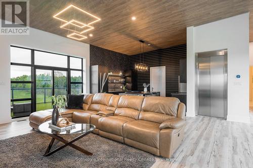 6903 36/37 Nottawasaga Side Road E, Clearview (Nottawa), ON - Indoor Photo Showing Living Room