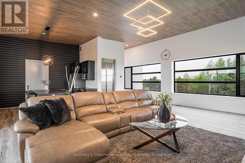 6903 36/37 Nottawasaga Side Road E, Clearview (Nottawa), ON - Indoor Photo Showing Living Room