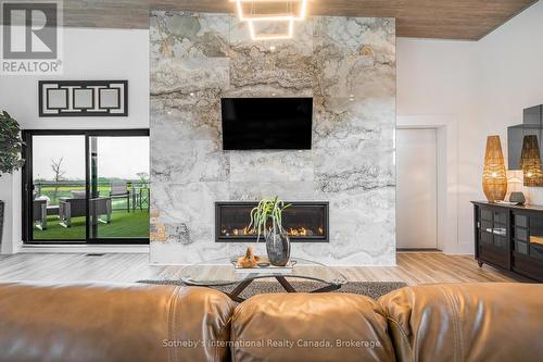 6903 36/37 Nottawasaga Side Road E, Clearview (Nottawa), ON - Indoor Photo Showing Living Room With Fireplace