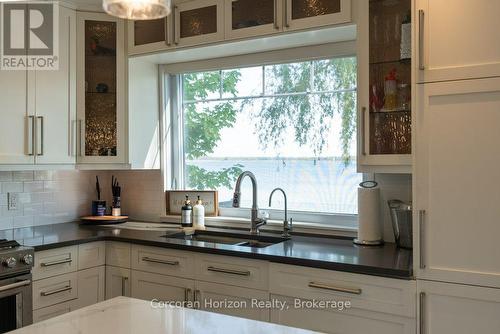 280 Robins Point Road, Tay (Victoria Harbour), ON - Indoor Photo Showing Kitchen With Double Sink With Upgraded Kitchen