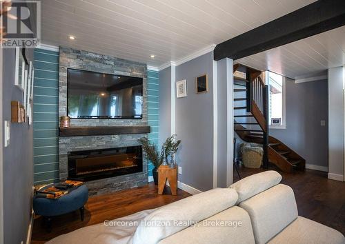 280 Robins Point Road, Tay (Victoria Harbour), ON - Indoor Photo Showing Living Room With Fireplace