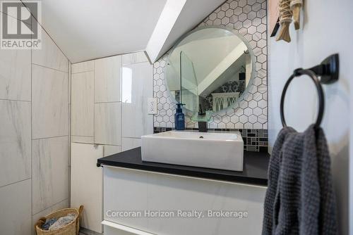 280 Robins Point Road, Tay (Victoria Harbour), ON - Indoor Photo Showing Bathroom