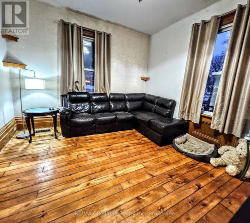 203 Princess Street E, Central Huron (Clinton), ON - Indoor Photo Showing Living Room