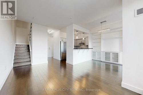 911 - 39 Parliament Street, Toronto, ON - Indoor Photo Showing Kitchen