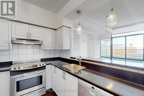 911 - 39 Parliament Street, Toronto, ON - Indoor Photo Showing Kitchen With Upgraded Kitchen