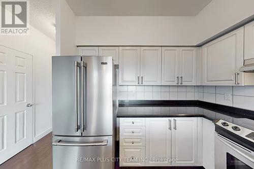 911 - 39 Parliament Street, Toronto, ON - Indoor Photo Showing Kitchen