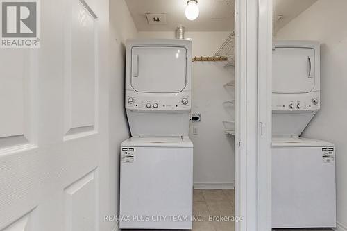 911 - 39 Parliament Street, Toronto, ON - Indoor Photo Showing Laundry Room