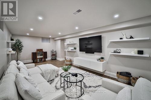 31 Nuffield Drive, Toronto, ON - Indoor Photo Showing Living Room