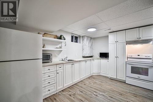 31 Nuffield Drive, Toronto, ON - Indoor Photo Showing Kitchen