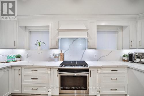 31 Nuffield Drive, Toronto, ON - Indoor Photo Showing Kitchen With Upgraded Kitchen