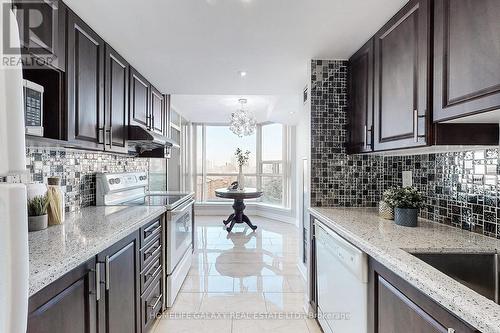 606 - 2460 Eglinton Avenue E, Toronto, ON - Indoor Photo Showing Kitchen