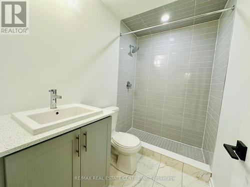 14 - 20 Lytham Green Circle, Newmarket, ON - Indoor Photo Showing Bathroom