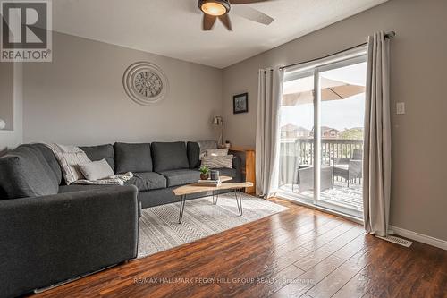 163 Southwinds Crescent, Midland, ON - Indoor Photo Showing Living Room